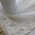 Белая элегантная полая вышива